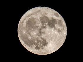 超級月亮哪裡看？「超級滿月」6年來最大！今晚最佳觀賞時間、國父紀念館前快閃、8個賞月地點推薦